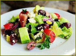Греческий салат с базиликом - фото шаг 8