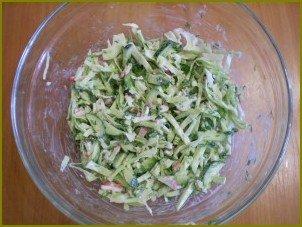 Капустный салат с крабовыми палочками - фото шаг 4