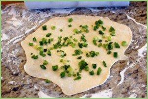 Лепешки на сковороде с зеленым луком - фото шаг 6
