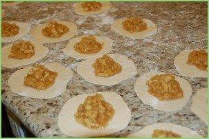 Пирожки с яблочной начинкой в духовке - фото шаг 10