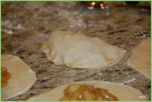 Пирожки с яблочной начинкой в духовке - фото шаг 11