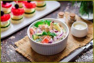 Салат с креветками, помидорами и огурцами - фото шаг 7