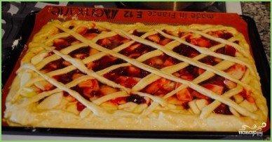Дрожжевой пирог с яблоками и брусникой - фото шаг 10