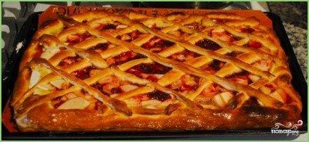 Дрожжевой пирог с яблоками и брусникой - фото шаг 11