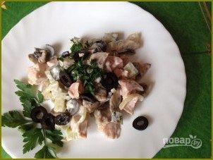 Салат с грибами и куриной грудкой - фото шаг 9