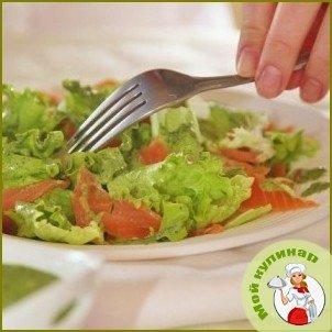 Зеленый салат с форелью - фото шаг 8