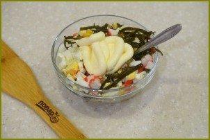 Крабовый салат с морской капустой - фото шаг 4