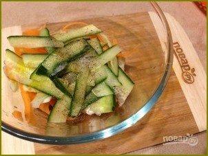 Салат из стеблей брокколи, моркови и огурца - фото шаг 7