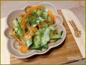 Салат из стеблей брокколи, моркови и огурца - фото шаг 8