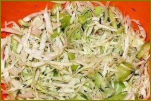 Салат из свежей капусты и огурцов - фото шаг 4