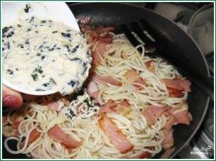 Спагетти карбонара со сливочным соусом