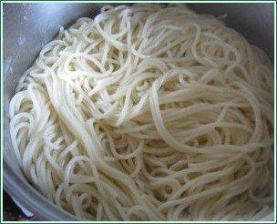 Спагетти под сливочным соусом