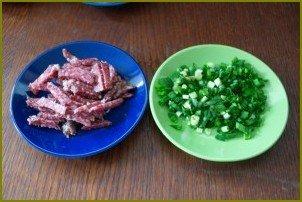 Салат с колбасой и огурцом - фото шаг 1