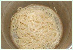 Спагетти с крабовыми палочками