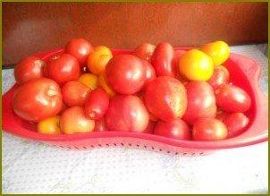 Салат из помидоров на зиму без стерилизации - фото шаг 1