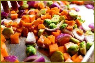 Салат из запеченных овощей с гранатом - фото шаг 5