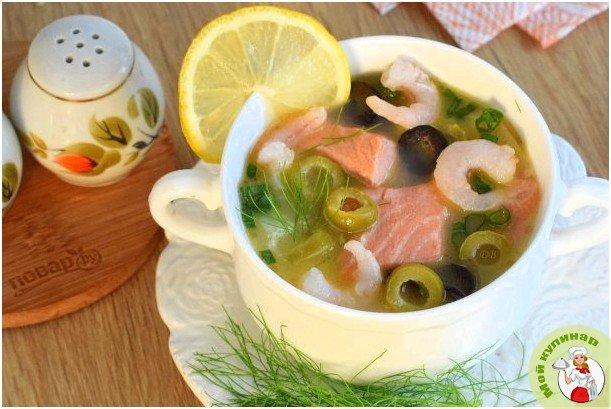 Сливочный суп с лососем и креветками - фото шаг 1