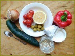 Греческий салат в огурце - фото шаг 1