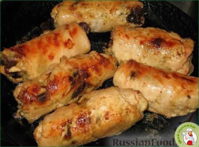 Куриные рулеты с черносливом и орехами