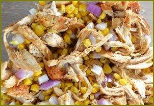 Куриный салат с кукурузой - фото шаг 4