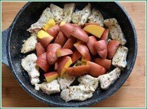 Маринованная свинина с овощами