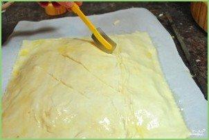 Слоеный пирог с сыром и колбасой - фото шаг 4