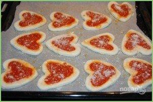 Мини-пиццы в форме сердца на 14 февраля - фото шаг 7