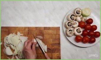 Открытый пирог с мясом, грибами и помидорами - фото шаг 3
