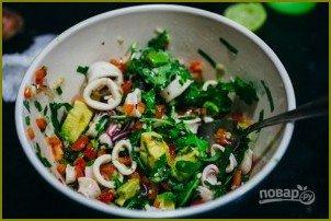 Салат из авокадо с кальмарами - фото шаг 5