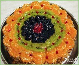 Бисквитный торт с кремом и фруктами - фото шаг 4