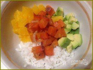 Салат из риса с лососем, авокадо и апельсином - фото шаг 3