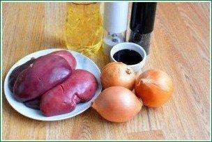 Свиные почки жареные с луком