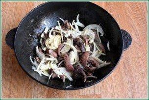 Свиные почки жареные с луком
