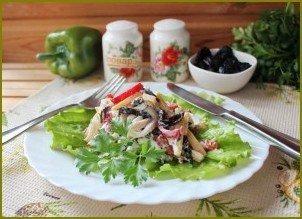 Салат с кальмарами и черносливом - фото шаг 10