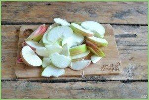 Шарлотка классическая с яблоками - фото шаг 2