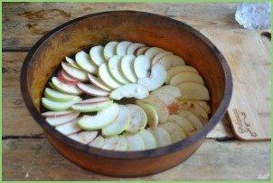 Шарлотка классическая с яблоками - фото шаг 8