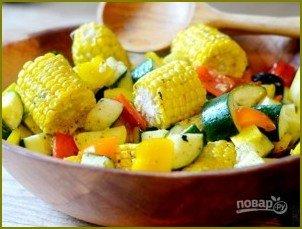 Овощной салат с кукурузными початками - фото шаг 6