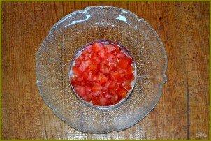 Слоеный салат с помидорами и крабовыми палочками - фото шаг 6