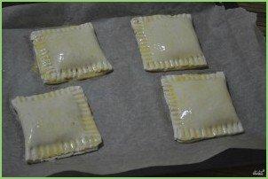 Пирожки с капустой из слоеного бездрожжевого теста - фото шаг 5