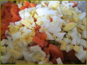 Простой салат с кукурузой - фото шаг 7