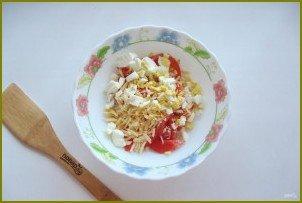Салат из кальмаров с помидорами и сыром - фото шаг 6