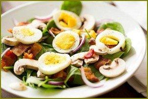 Салат с грибами и яйцами - фото шаг 4