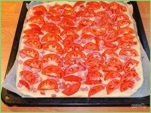 Домашняя пицца с колбасой и помидорами - фото шаг 4