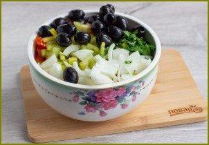 Овощной салат с маслинами и кунжутом - фото шаг 3