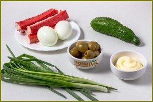 Салат с крабовыми палочками и оливками - фото шаг 1