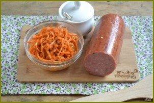 Салат с морковкой и колбасой - фото шаг 1