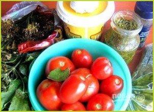Малосольные помидоры с чесноком и зеленью - фото шаг 1