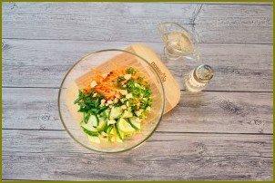 Пикантный салат из огурцов и моркови - фото шаг 2
