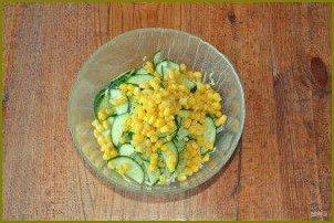 Салат с капустой, огурцами и кукурузой - фото шаг 4