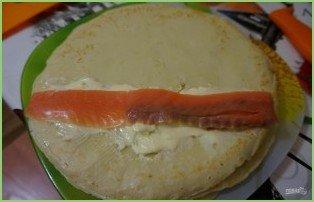 Блинные роллы со сливочным сыром и красной рыбой - фото шаг 4